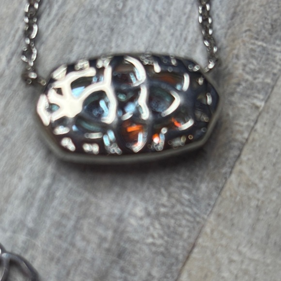 Kendra Scott Elegant Silver Necklace with Dichroic Iridescent  Pendant - Picture 5 of 8